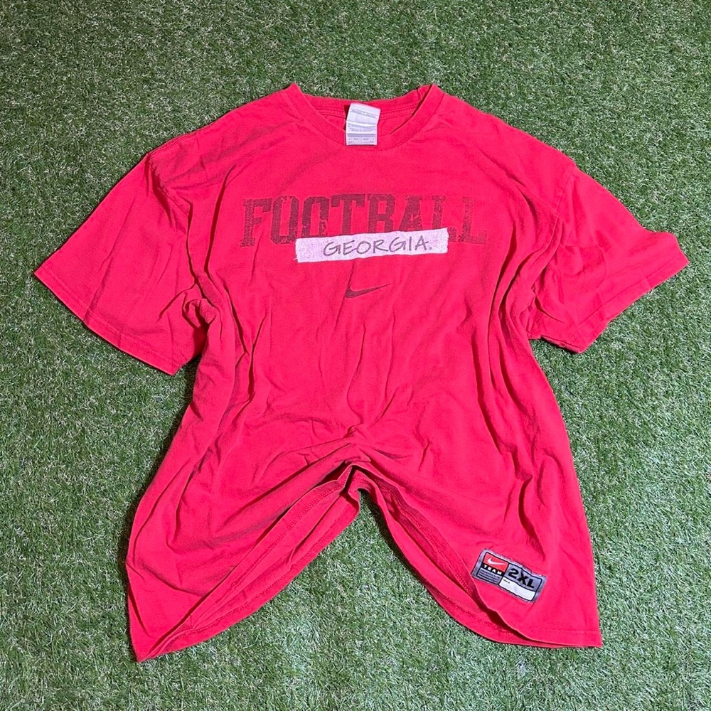 Super cool vintage Nike Georgia football tee!